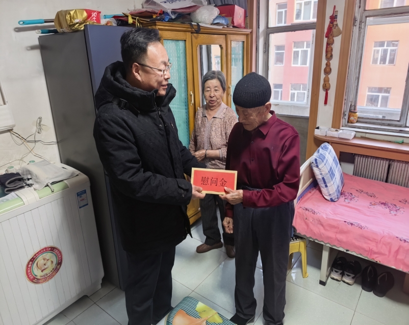 情系老干部 关怀暖人心  --林西县人社局开展春节走访慰问...